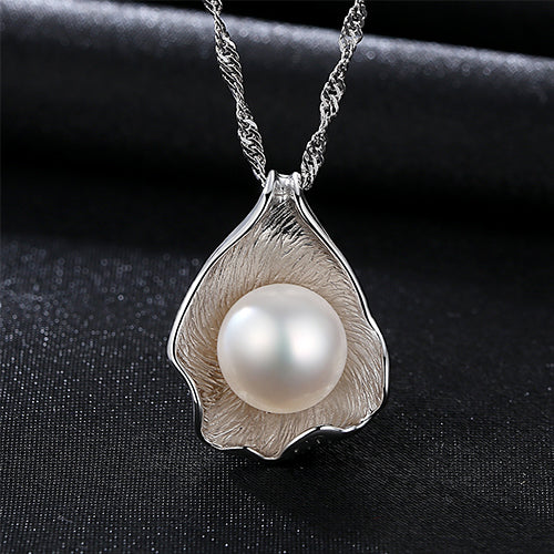 Charm Shell Pearl Necklace