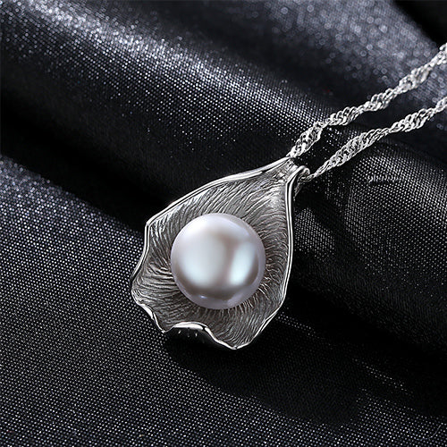 Charm Shell Pearl Necklace